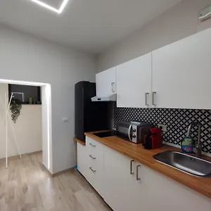 https://apt-la-casa-nel-cortile.taorminaitalyhotels.com